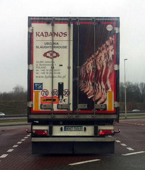 Oslikavanje kamiona koji prevozi meso - Kabanos